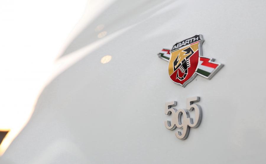Логотип Abarth 595 (312) 2017 года  (AU) (фото 31 из 40)